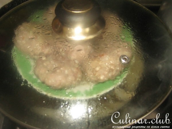 Нижегородские шницели под белым соусом и пряным паром