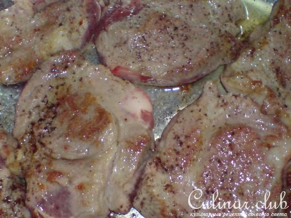 Мясо с овощами под базиликово-лимонным маслом