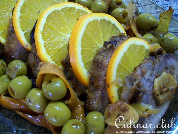 Мясо по-гречески...а по-русски просто "свинья в апельсинах"