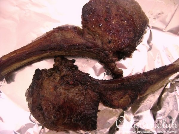 Бараньи ребрышки с птитимом и овощами.
