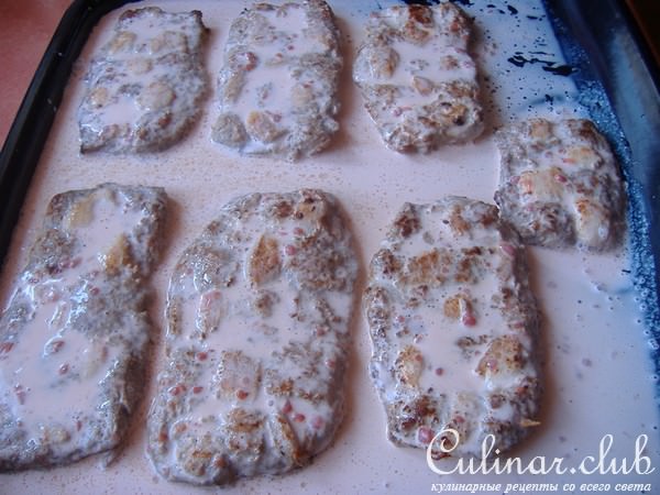 Мясная плетенка под сырным соусом