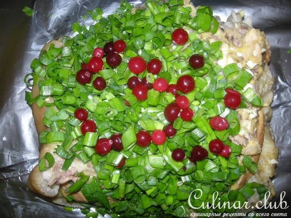 Рулька ягодно - луковая