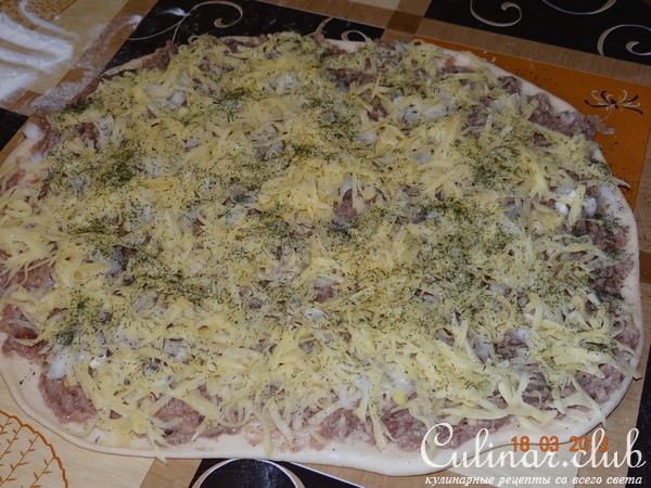 Мясные мини-рулетики под овощным соусом