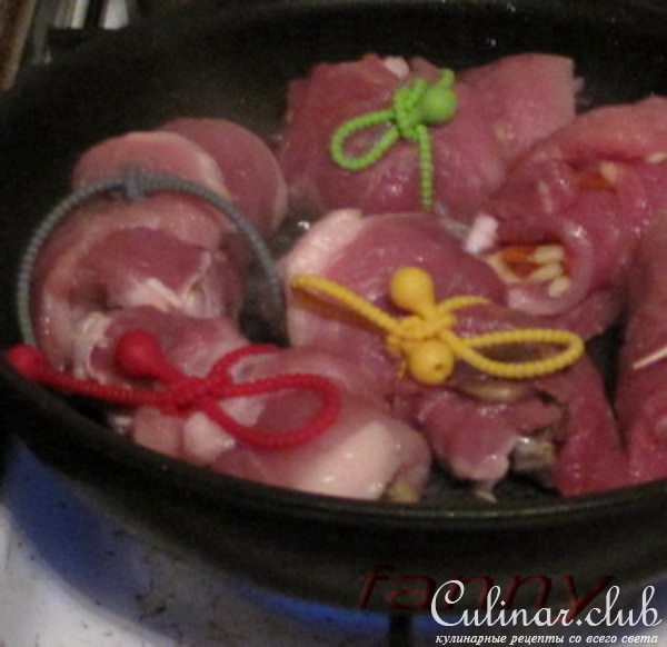Мясные рулетики с начинкой двух видов