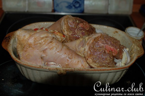 Рулька с яблоками