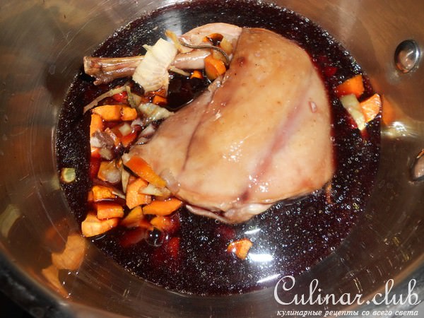 Кролик с пряными травами и овощами