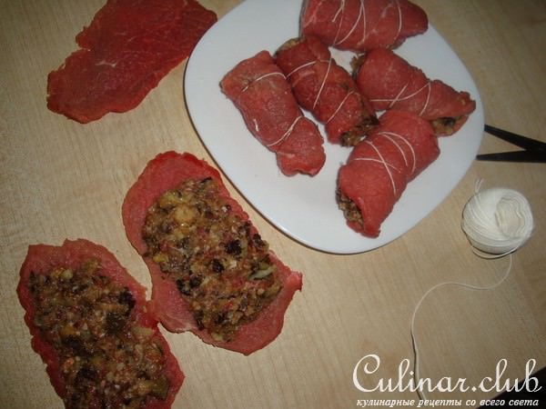 Рулетики из говядины с грибами и фаршем