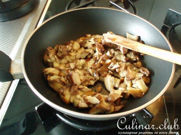 Свинина запеченная с грибным соусом