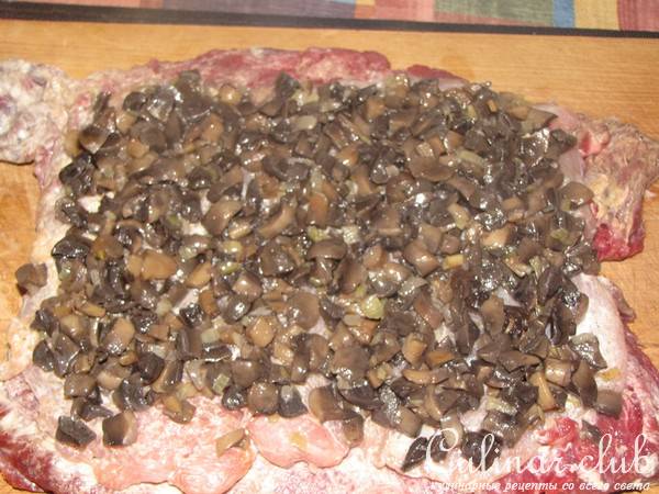 Рулет "Праздничный" из говядины и куриного филе