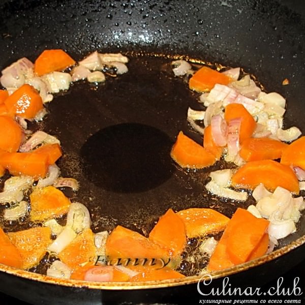 Филе говядины с абрикосами и соусом из красной фасоли