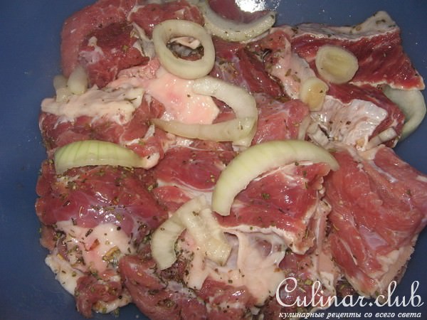 Маринованные рёбрышки запеченные с картошкой.