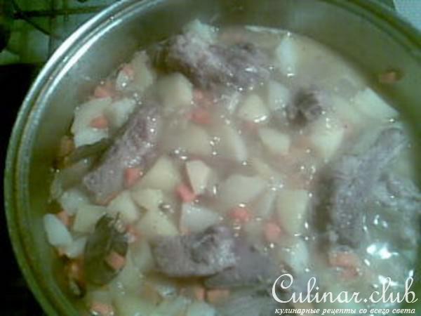 Тушеный картофель с ребрами