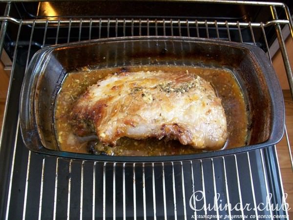 Мясо по-гречески...а по-русски просто "свинья в апельсинах"