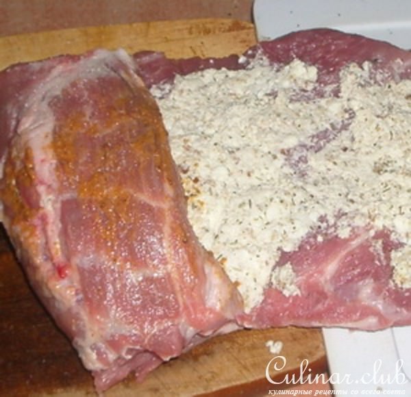 Свиной рулет с овечьим сыром и грецкими орехами