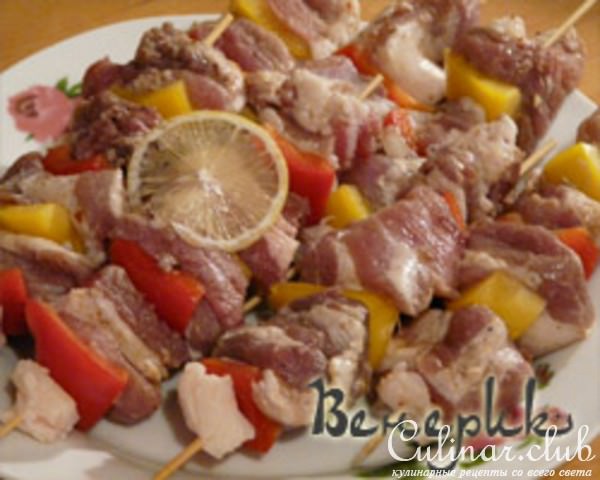 шашлык с настоящим дымком из девятого этажа, ну очень вкусный.