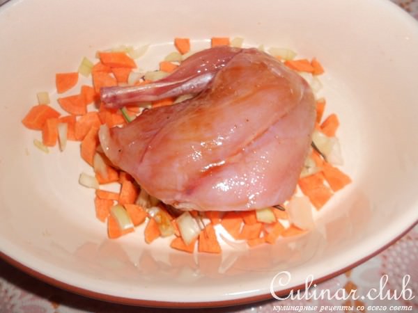 Кролик с пряными травами и овощами