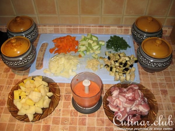 Свинина с овощами запеченая в горшочке 