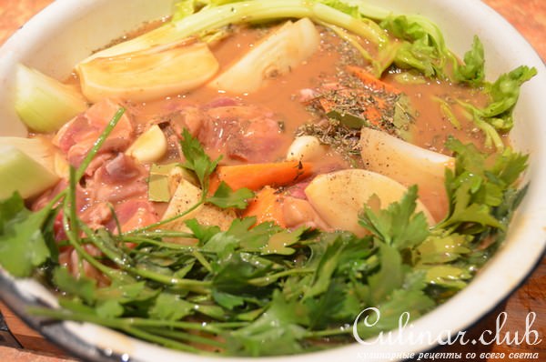 Бекеоффе (мясное ассорти тушеное с овощами).