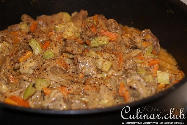 Азу с редькой и солёными огурцами