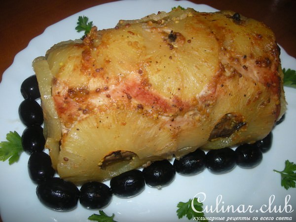 Мясо в ананасе