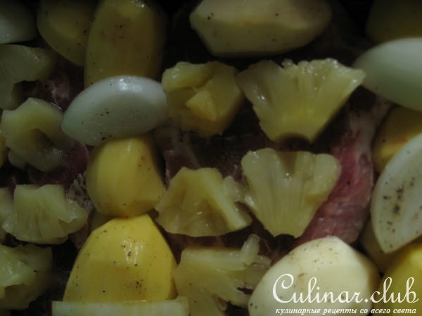 Мясо с ананасами и гарниром