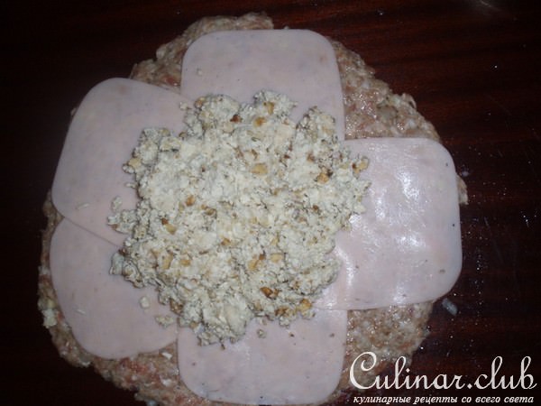 Мясной колобок с сюрпризом(не проходить мимо!!!!)