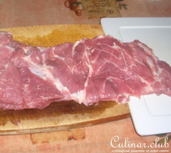 Свиной рулет с овечьим сыром и грецкими орехами