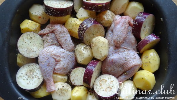 Цыпленок-корнишон, томленный в духовке с картофелем и баклажаном