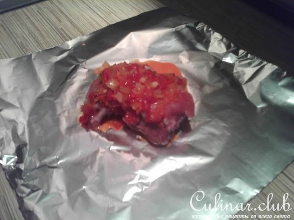 Кролик запеченный в фольге с овощами 