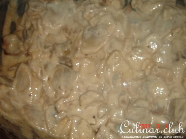Картофельно-мясные котлеты с нежным грибным соусом.