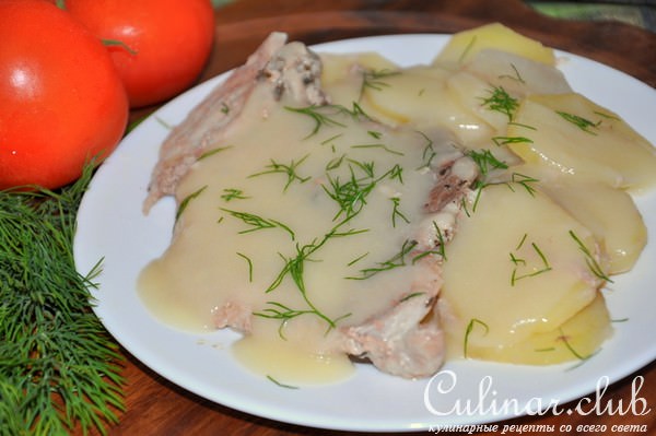 Картофель с мясом под белым соусом