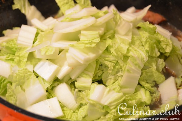 Яичная лапша со свининой и пекинской капустой