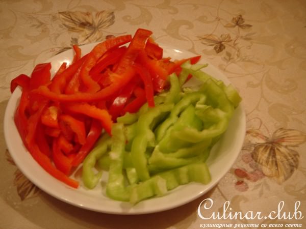 Свинина тушеная со сливами и яблокам