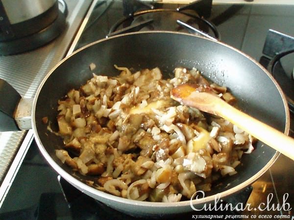 Свинина запеченная с грибным соусом