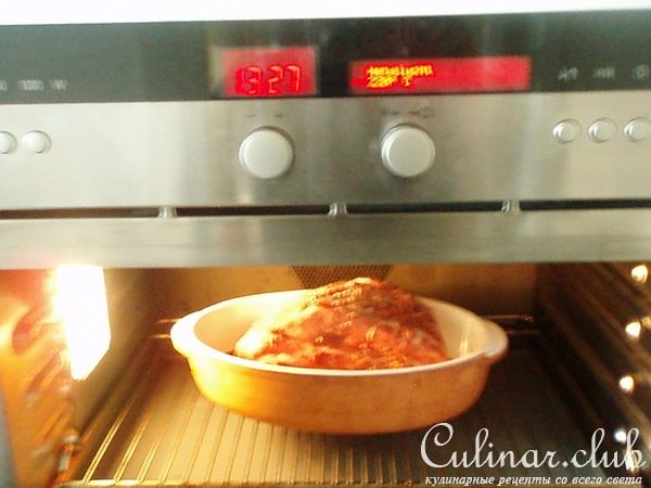 Свинина запеченная с грибным соусом