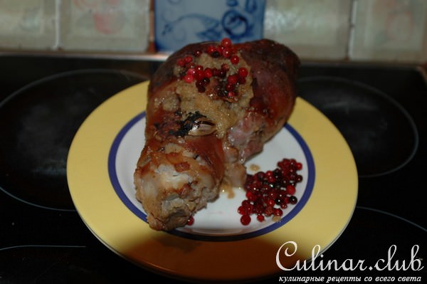 Рулька с яблоками