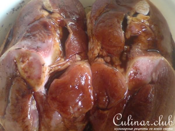 Рулька с пивом и сушеной мятой