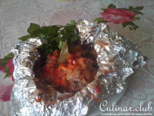 Кролик запеченный в фольге с овощами 