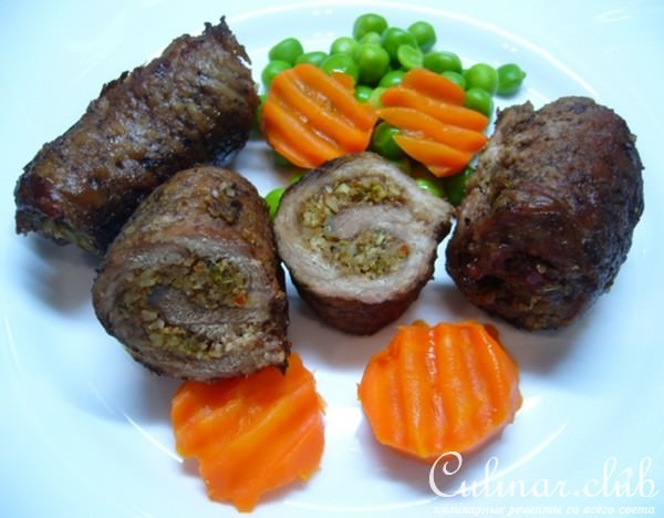 Мясные рулетики с орехами и вялеными помидорами