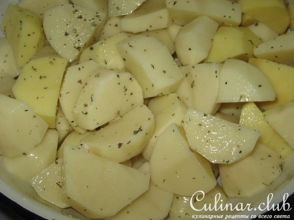 Маринованные рёбрышки запеченные с картошкой.