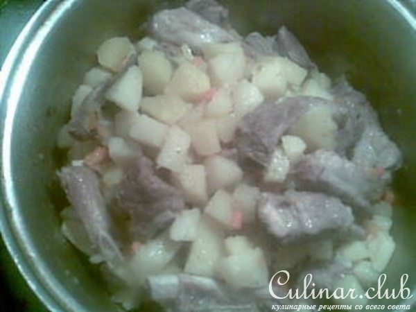 Тушеный картофель с ребрами