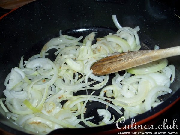 Гюнику Дон (рис с овощами и говядиной).