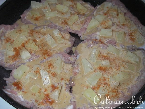 Свинина в глазированной корочке с ананасами