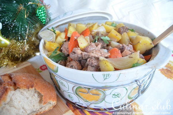 Бекеоффе (мясное ассорти тушеное с овощами).
