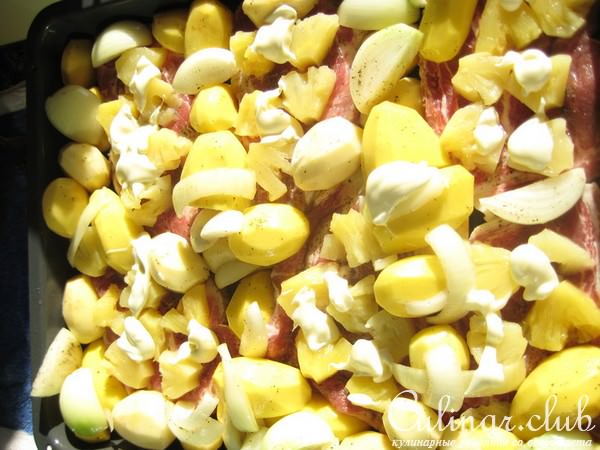 Мясо с ананасами и гарниром