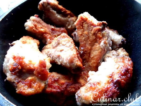 Рёбрышки с беконом,овощами и гречкой