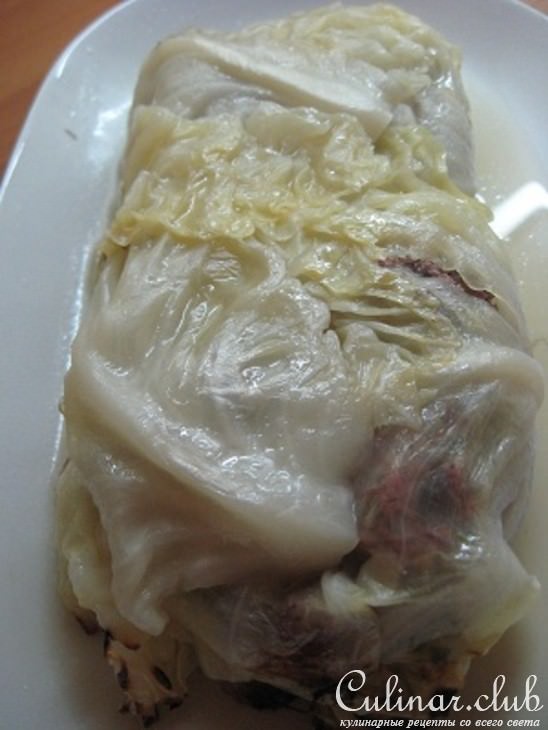 мясо под капустными листьями