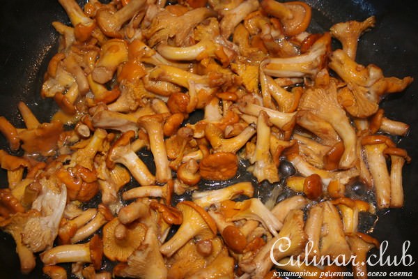 Медальоны с лисичками и домашней лапшой