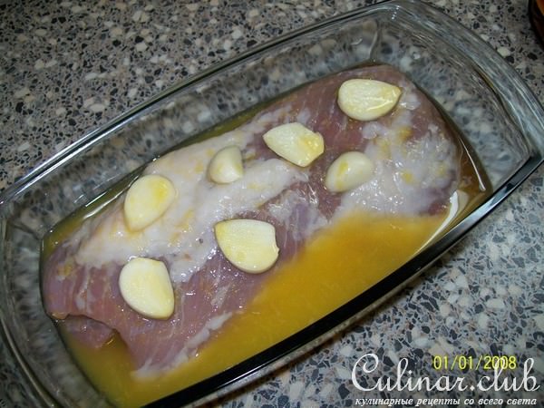 Мясо по-гречески...а по-русски просто "свинья в апельсинах"