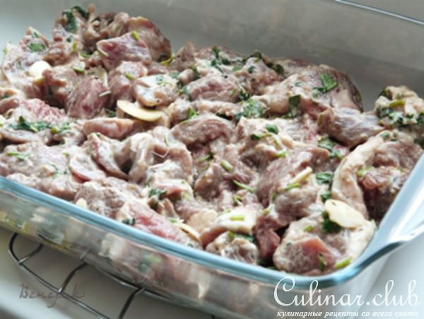 Пряная, нежная баранина, запеченнная с помидорами.